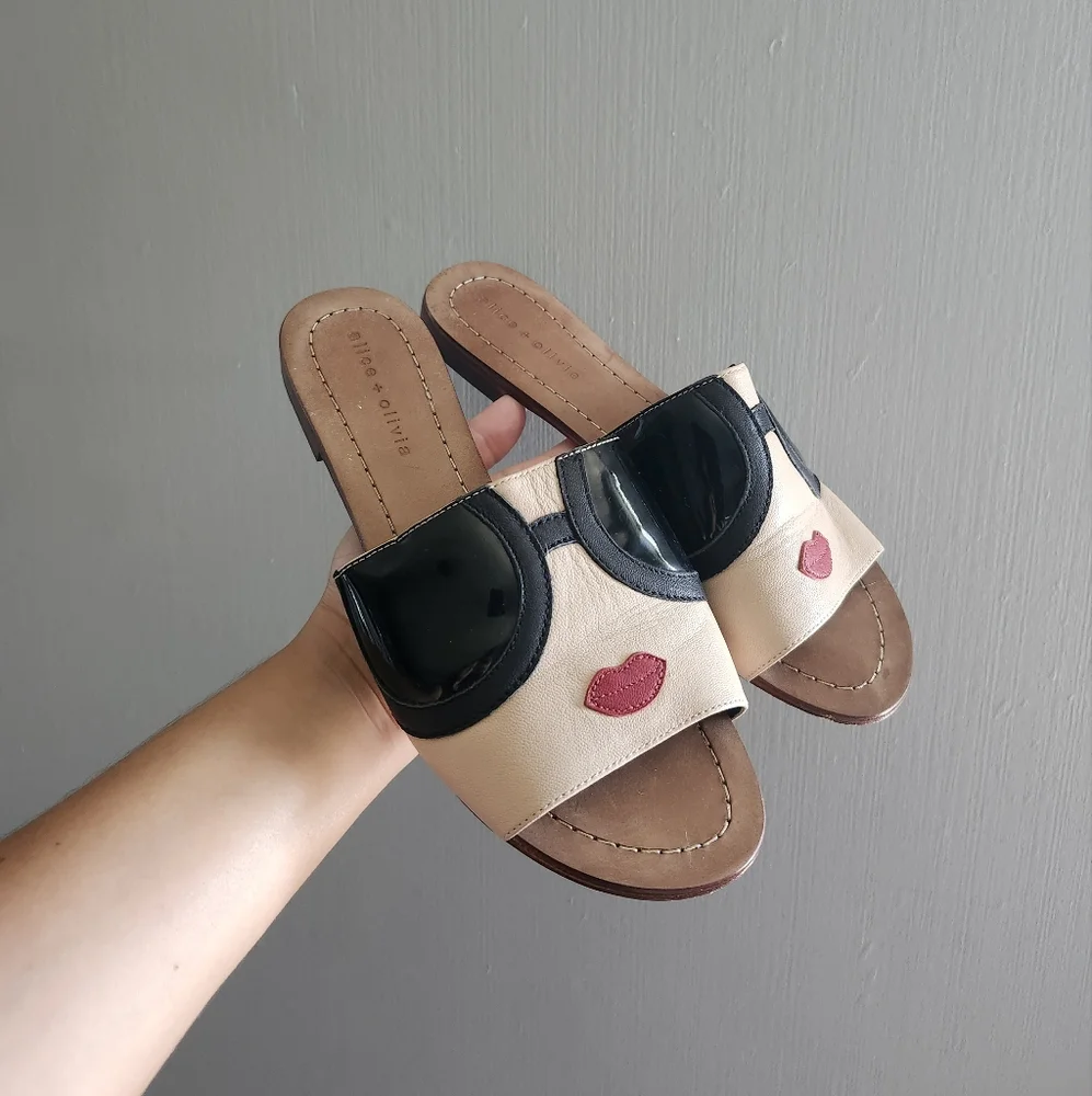 Alice + Olivia Stace Face Slide Stylish Black and Cream Women's Slides - Picture 2 of 7